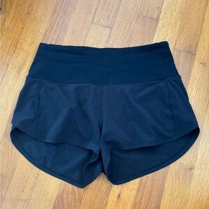 Lululemon Speed Up in size four black 2.5”